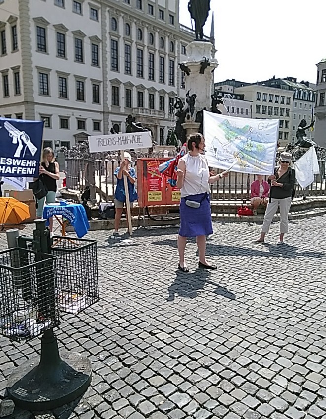 Augsburg 18.06.2023 BIFA Friedensmahnwache Rathausbrunnen