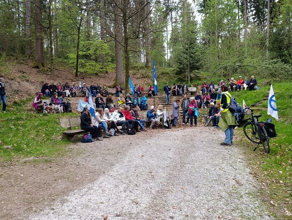 Vortrag Eva im "Waldklassenzimmer"